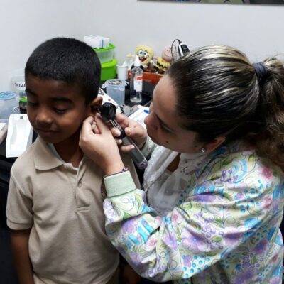 eoa (7) Le ofrecemos bajo un mismo techo una amplia gama de servicios entre los cuales se encuentran: exámenes audiológicos para niños, jóvenes y adultos, terapia y evaluaciones de lenguaje, así como dotación de audífonos. Agenda una cita y visítanos.